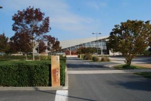 Entrée du complexe sportif de l'Escale à Arnas