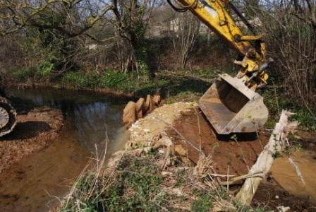 files/imgs/eau-et-environnement/pelleteuse Nizerand web.JPG