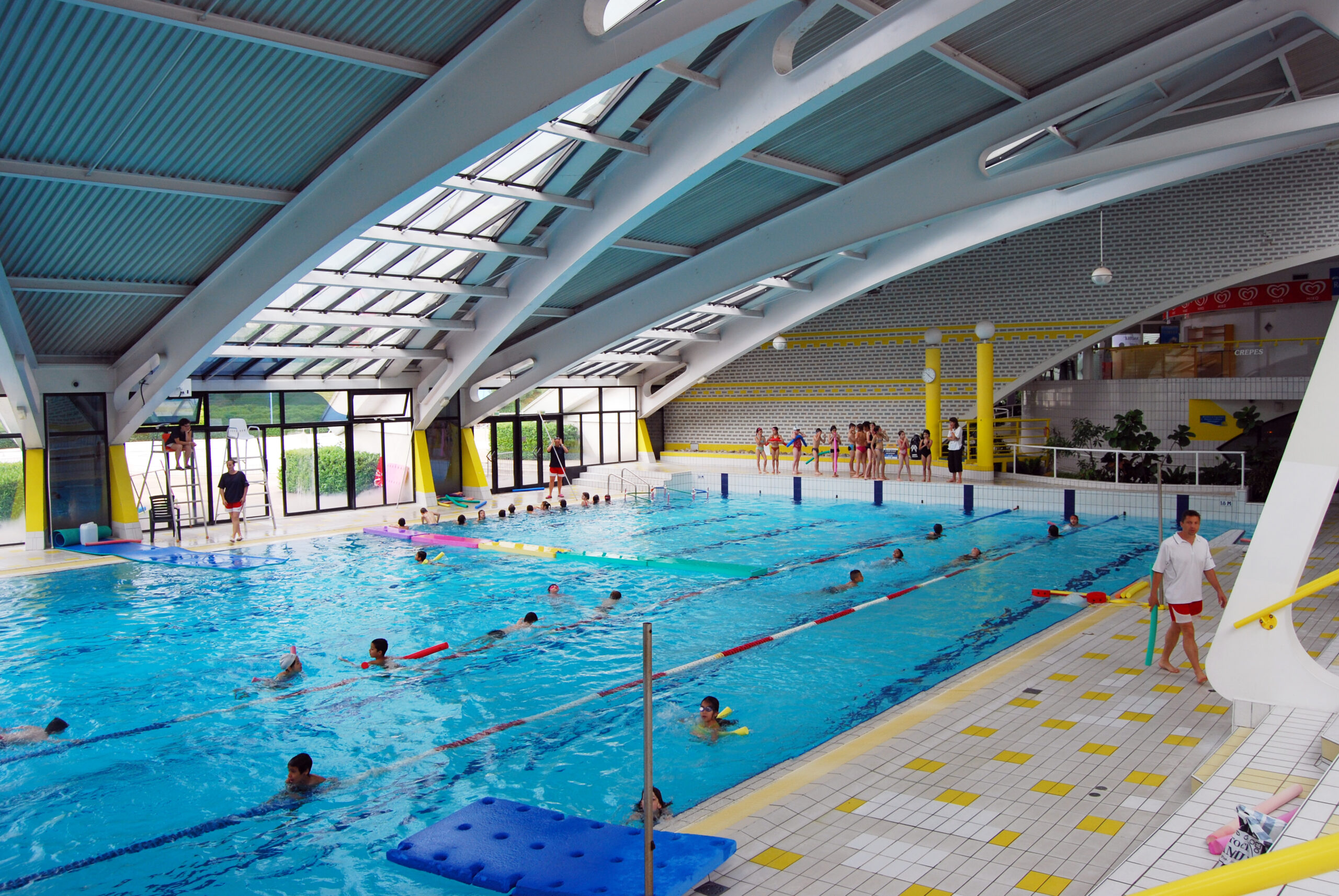 Piscine municipale d'intérieur grand bassin