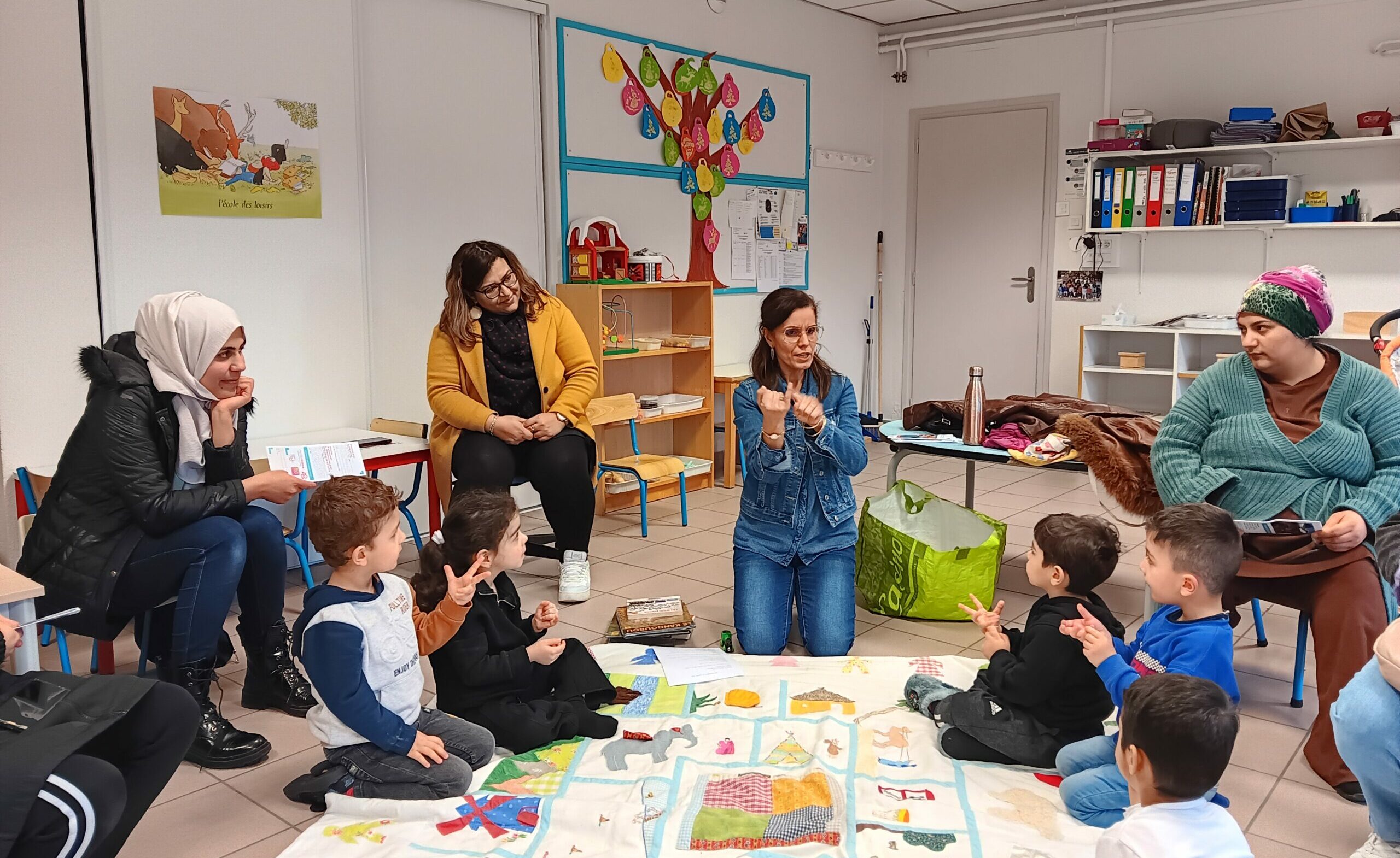 Des enfants dans un club de langage
