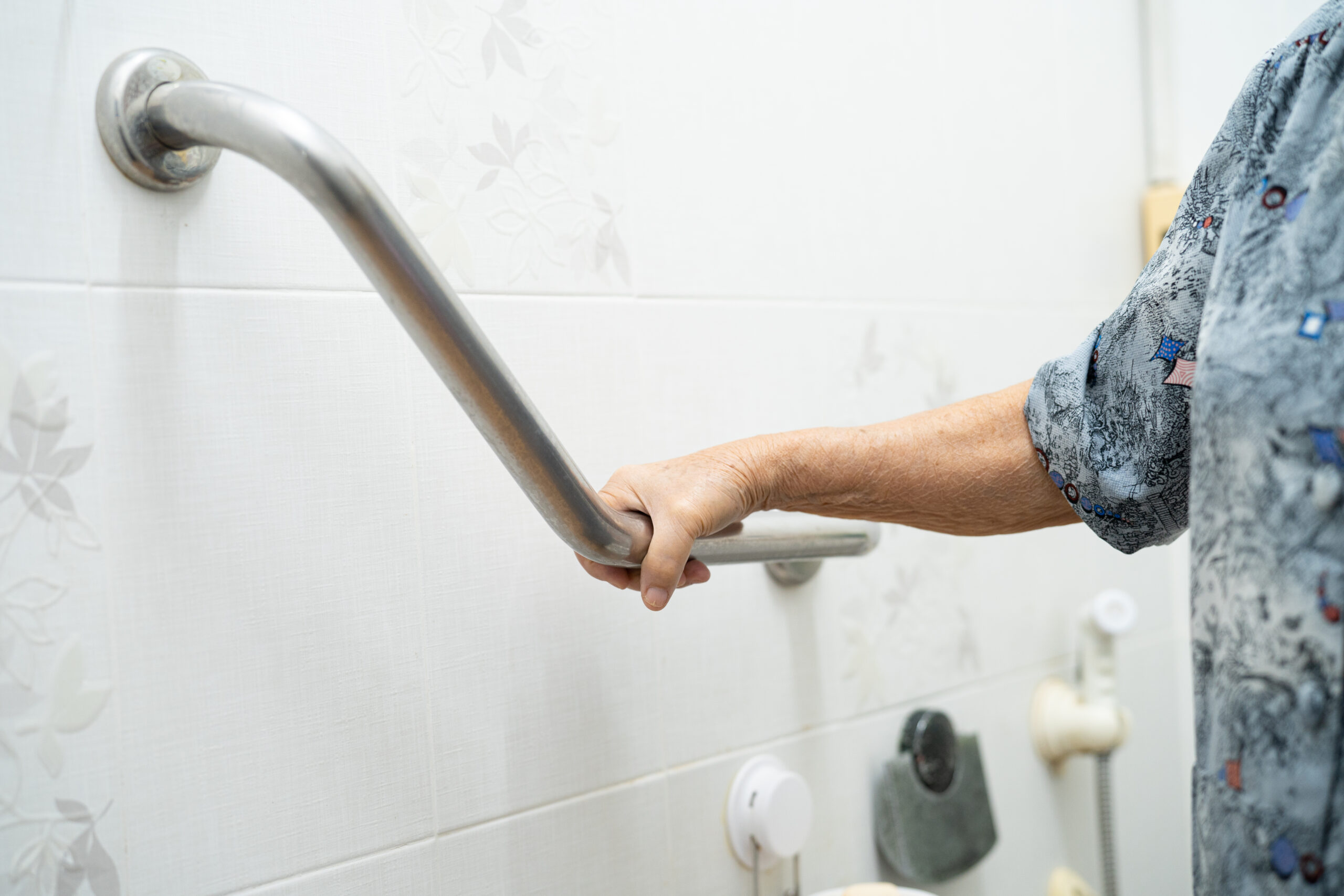 Dispositif de sécurité salle de bain - personne âgée
