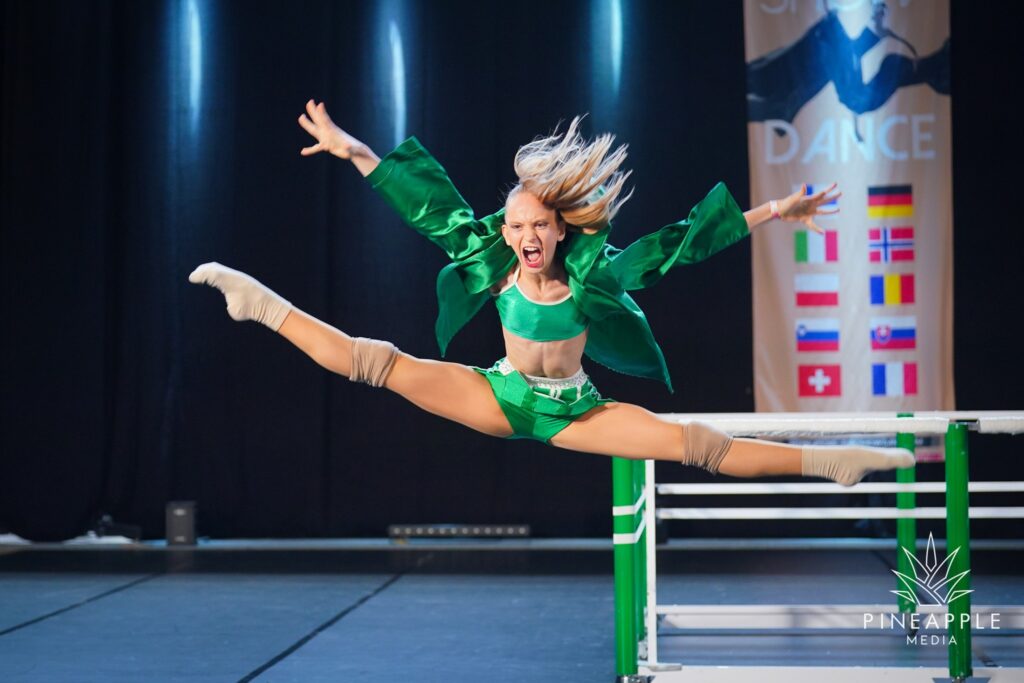 Plus de 700 danseurs venus de toute l’Europe ont enchaîné les performances solo, en duo ou en groupe, mêlant émotions, créativité et puissance scénique lors l'Open dance 2025.