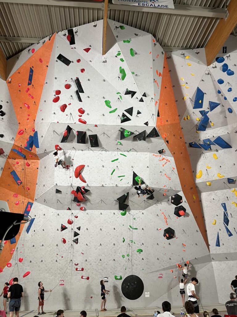 Lors des Championnat de France d'escalade à Arnas en 2024 le club Vertige s'illustre.