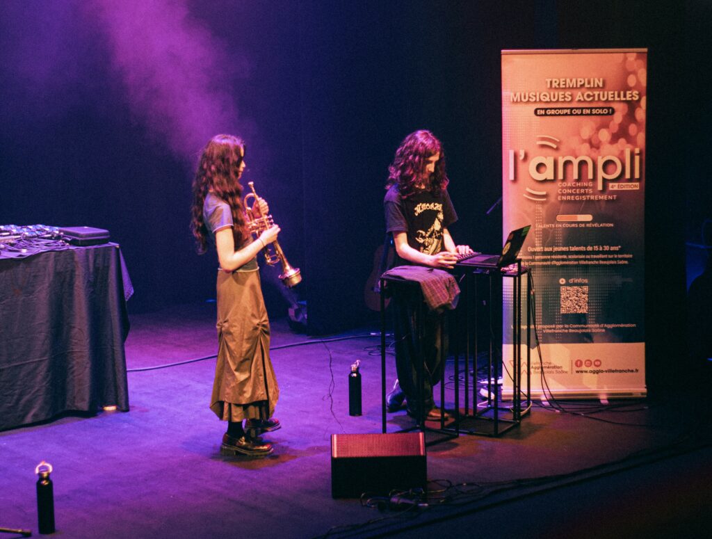 Après les prestations des trois projets en lice, le jury a désigné, le duo, Namaaskar et Mr Méon comme lauréats.